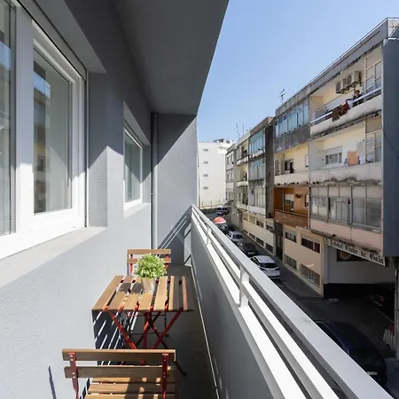 Sweet Sunny Flat W/ Balcony - Gaia Apartment *