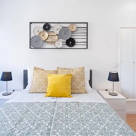 Sweet Sunny Flat W/ Balcony - Gaia Apartment