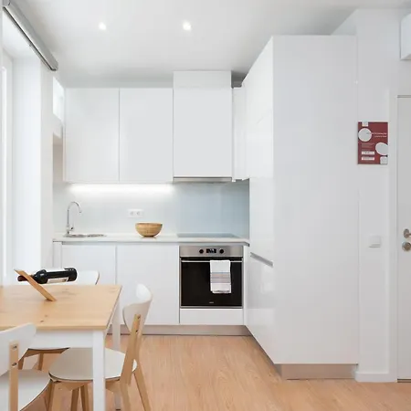 Sweet Sunny Flat W/ Balcony - Gaia