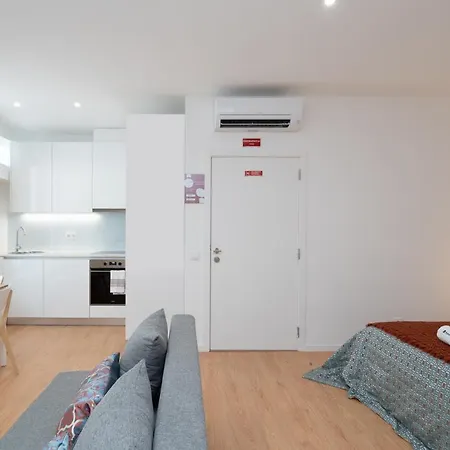 Sweet Sunny Flat W/ Balcony - Gaia Apartment *