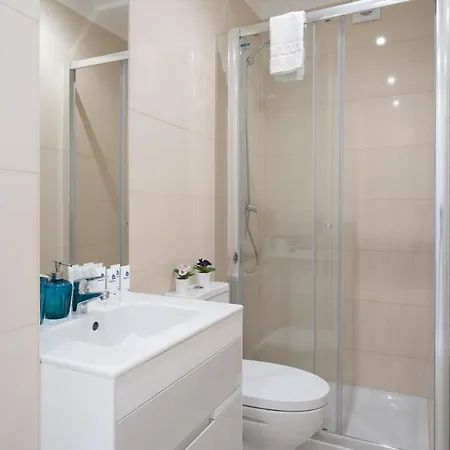 Sweet Sunny Flat W/ Balcony - Gaia Apartment *
