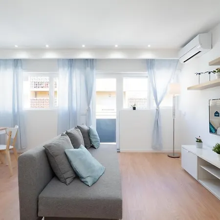 Sweet Sunny Flat W/ Balcony - Gaia *