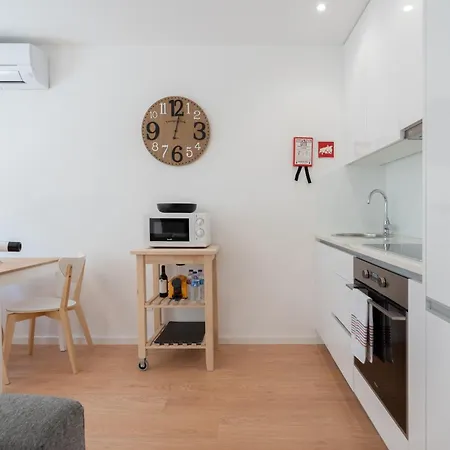 Sweet Sunny Flat W/ Balcony - Gaia فيلا نوفا دي غايا