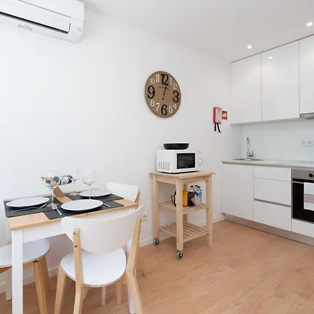 Sweet Sunny Flat W/ Balcony - Gaia *