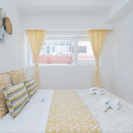 Sweet Sunny Flat W/ Balcony - Gaia