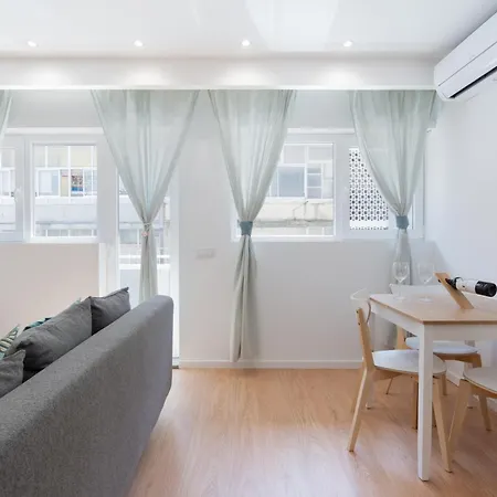 Sweet Sunny Flat W/ Balcony - Gaia